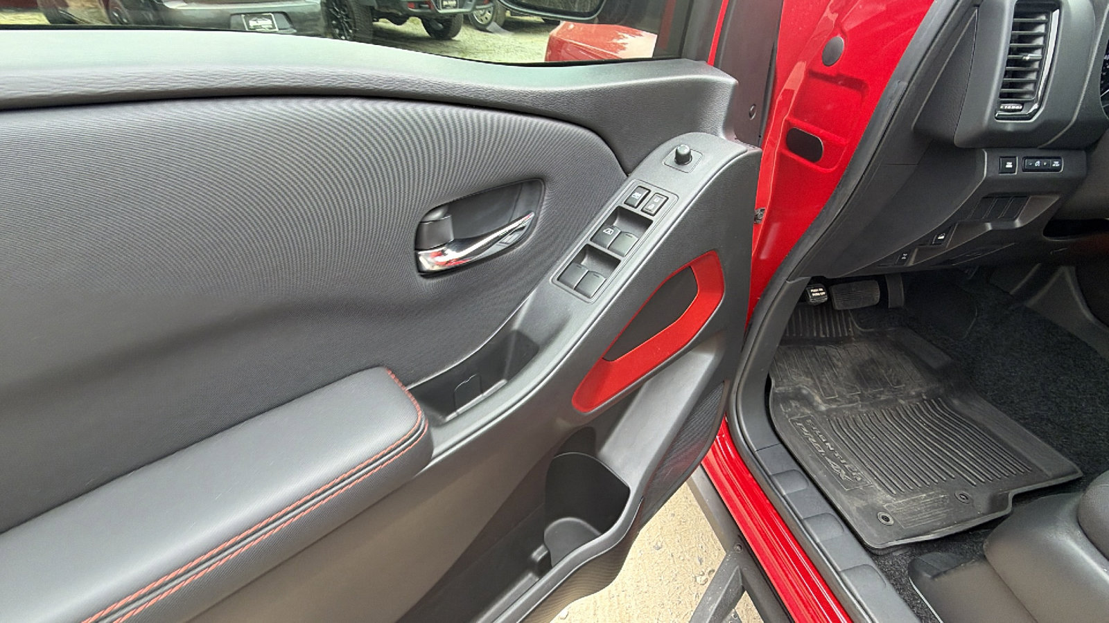 Used 2024 Nissan Frontier PRO-4X w/ Off-Road Protection Package image 15