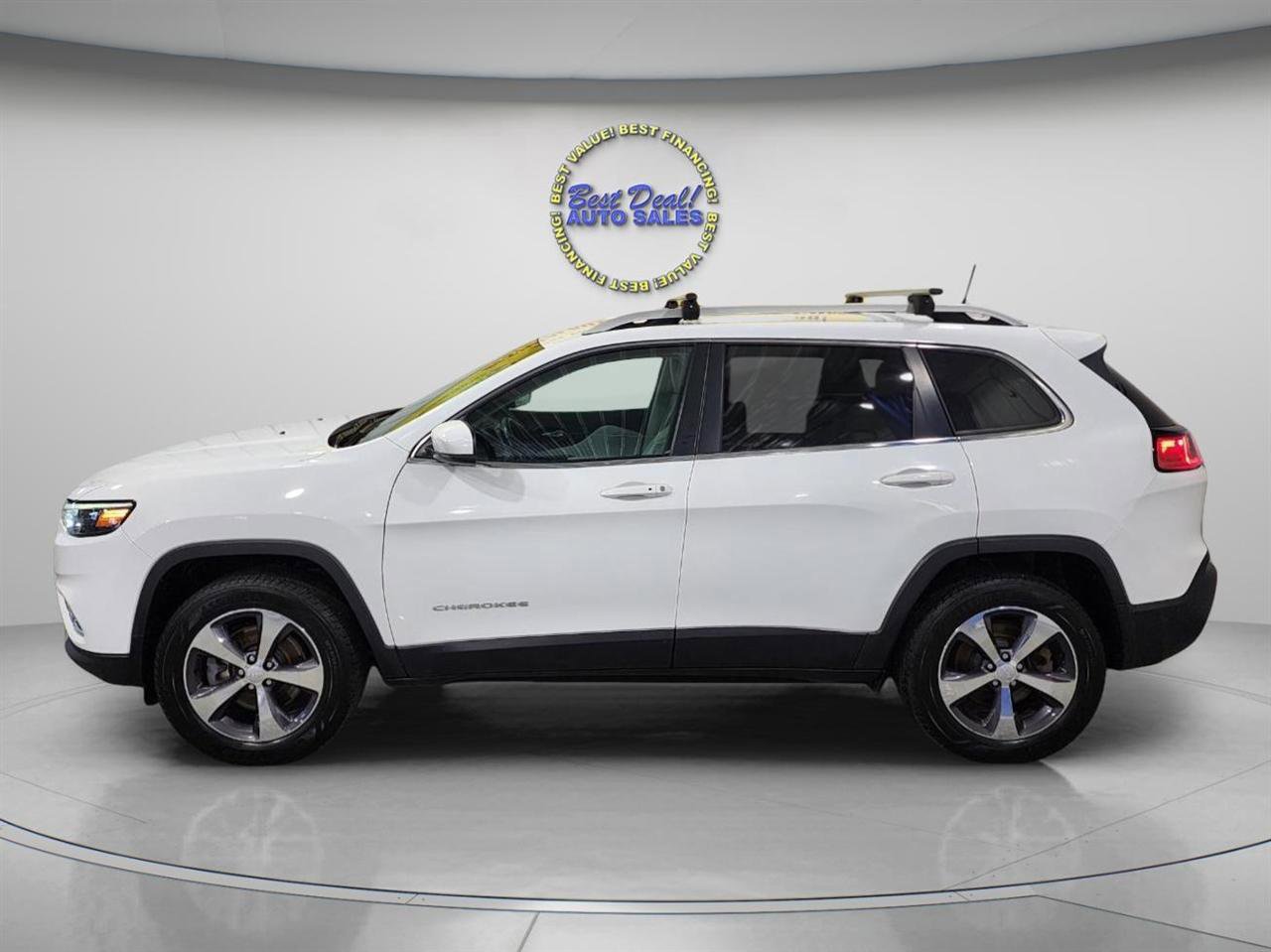 Used 2019 Jeep Cherokee Limited AWD/4WD image 3