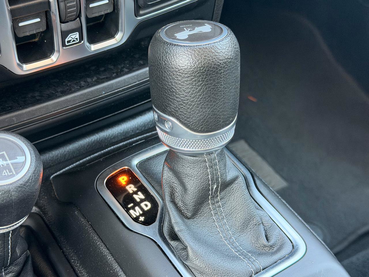 Used 2025 Jeep Wrangler Unlimited Sahara AWD/4WD image 29