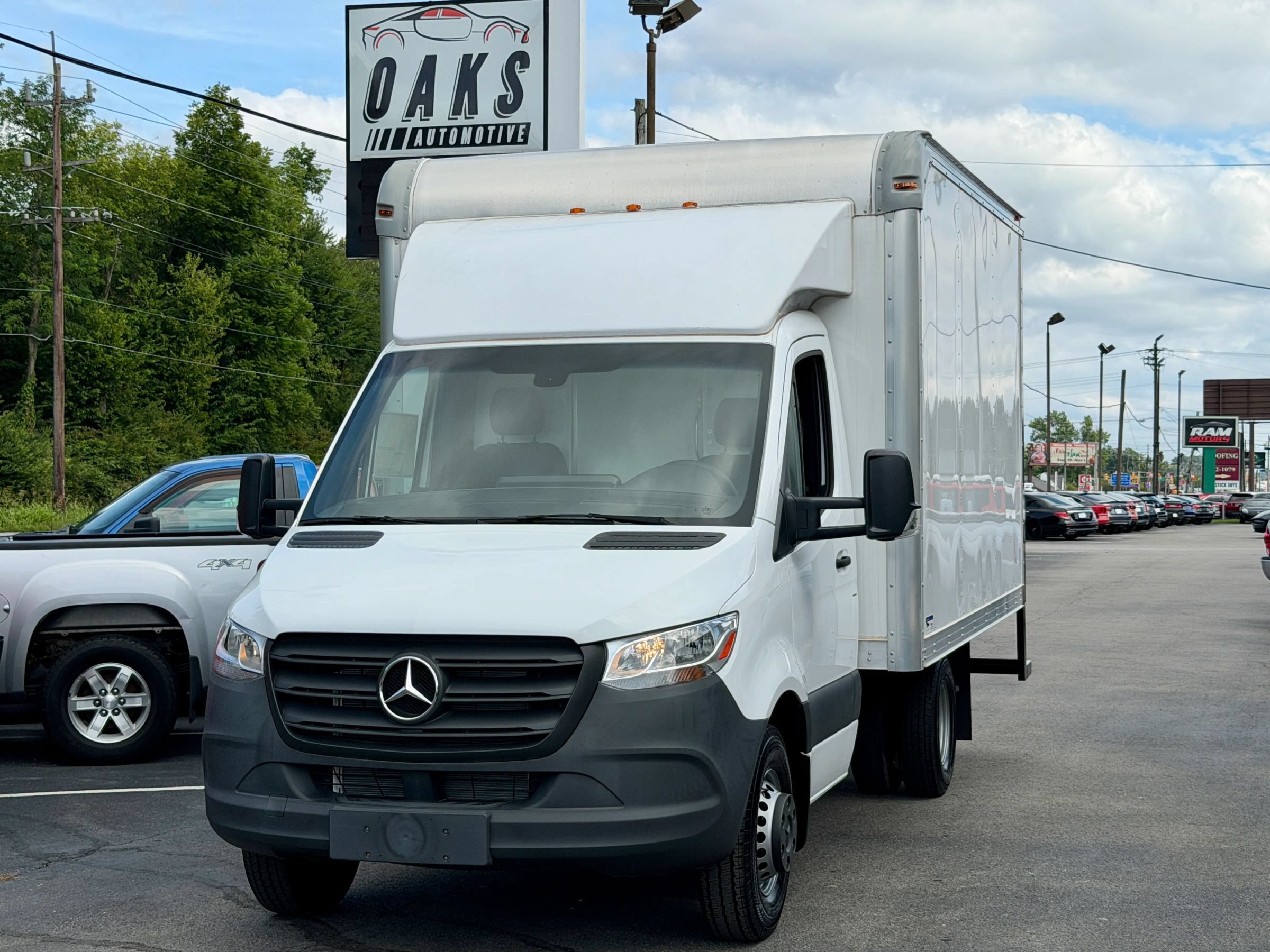 Used 2024 Mercedes-Benz Sprinter 3500 image 2
