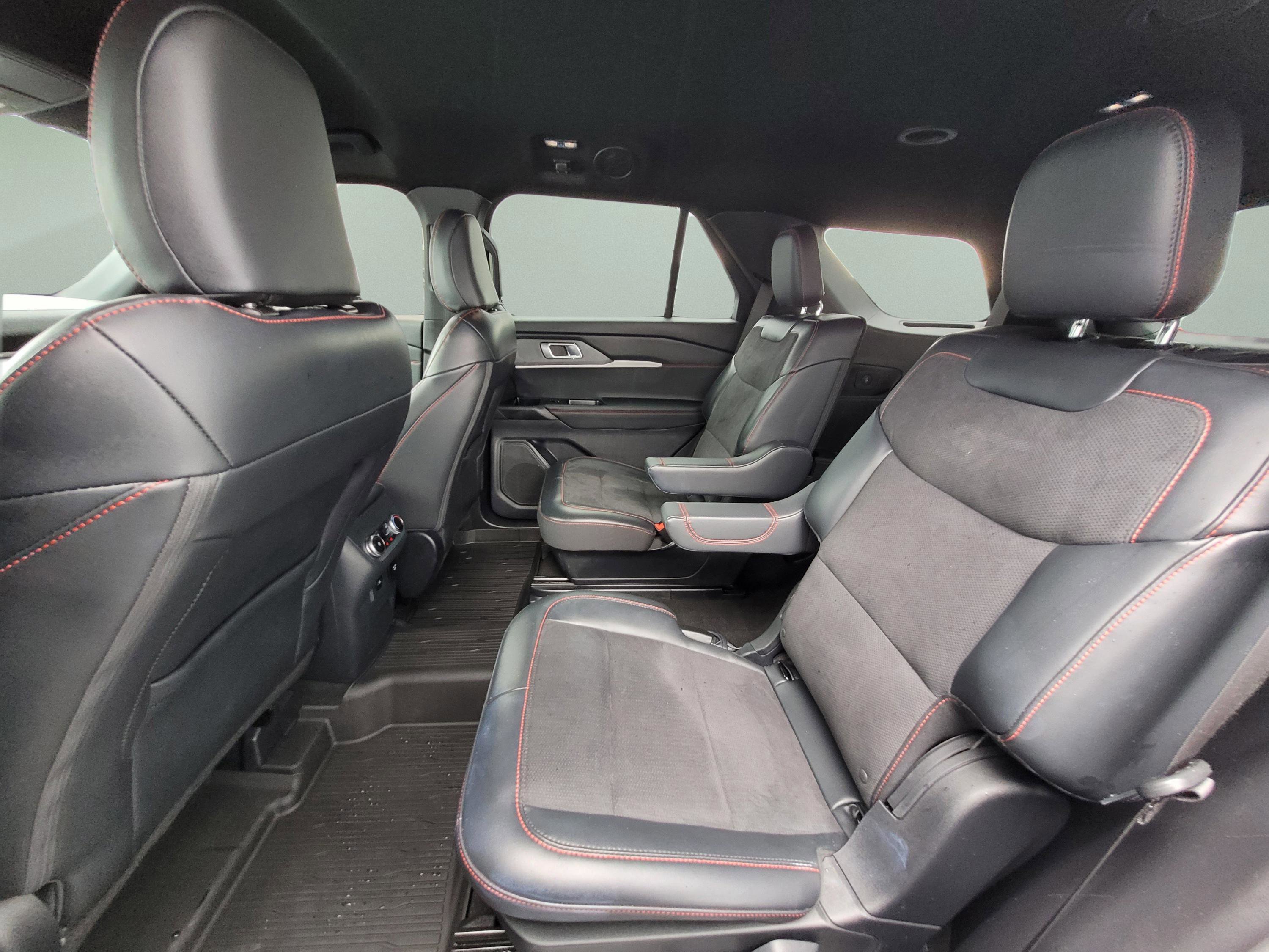 Used 2025 Ford Explorer ST image 18
