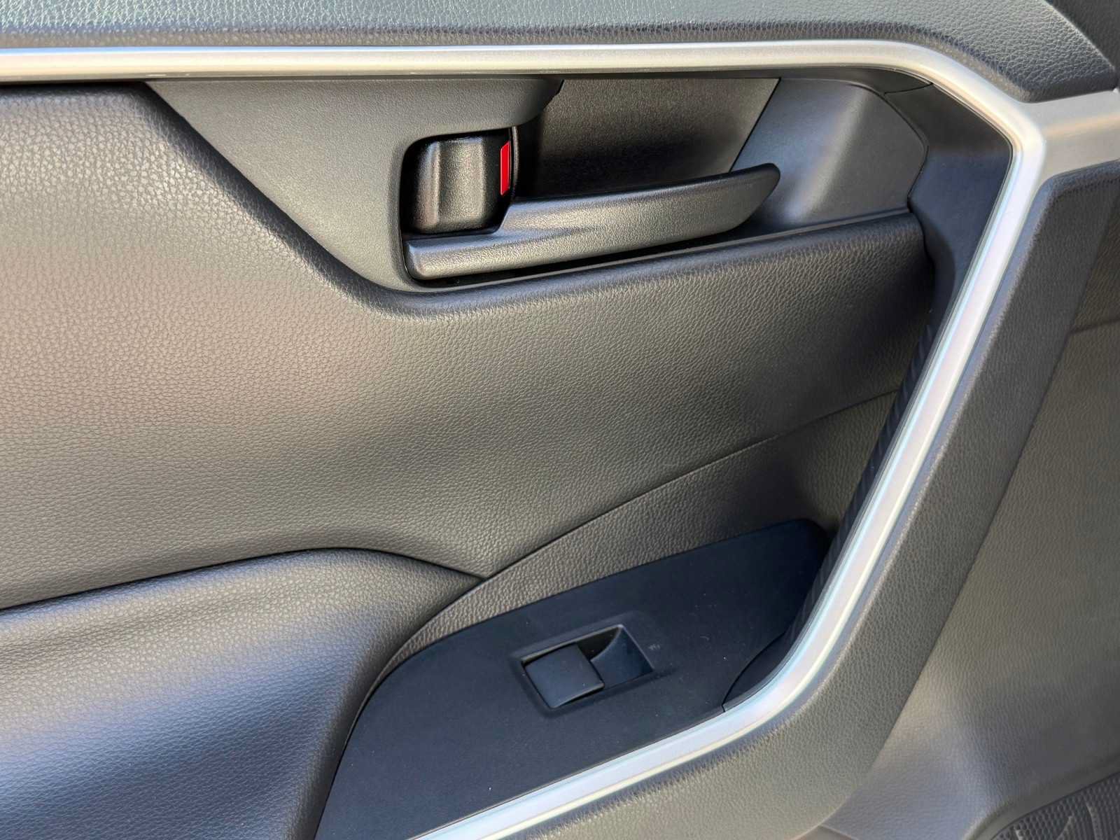 Used 2020 Toyota RAV4 LE w/ Carpet Mat Package FWD image 23