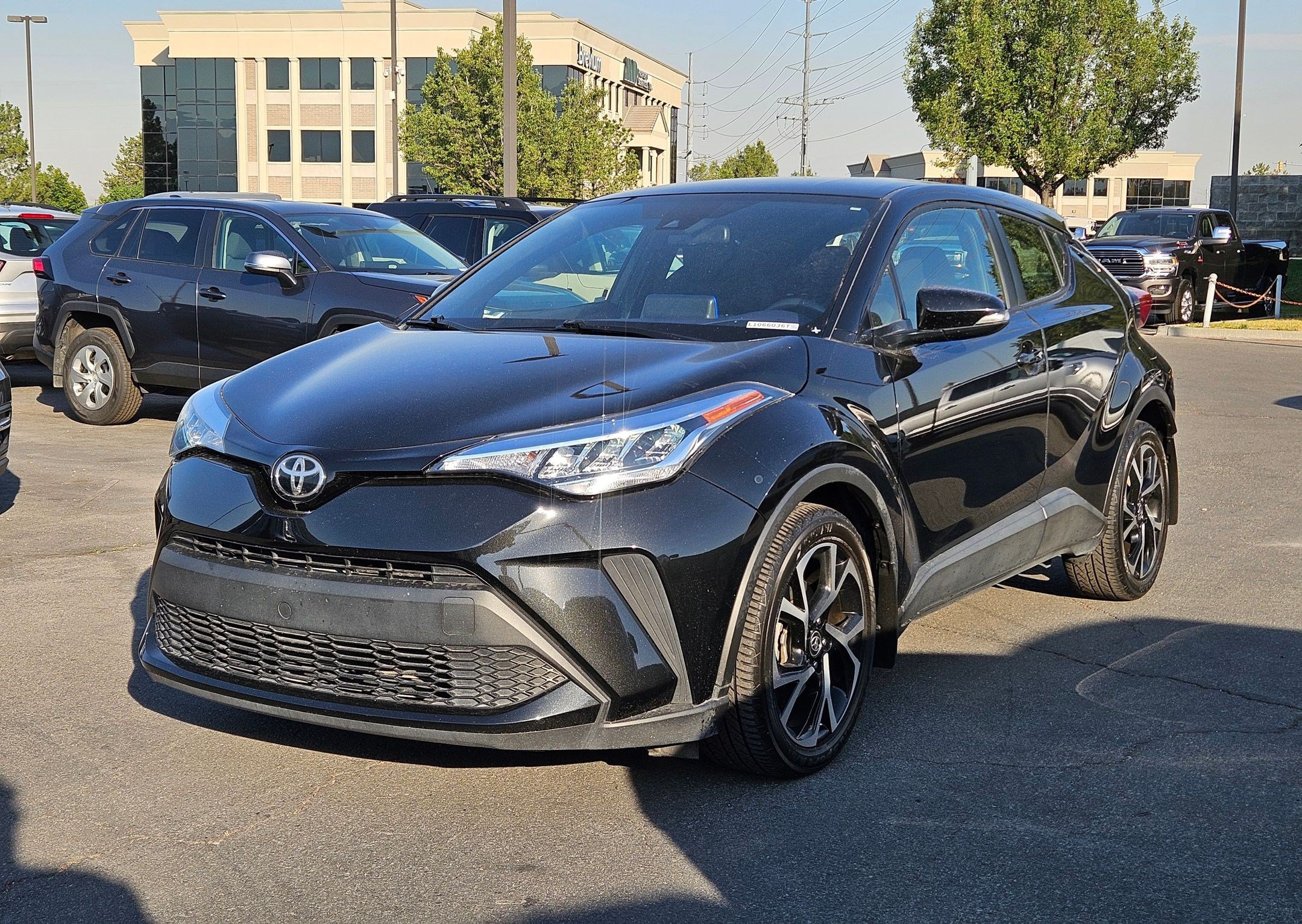 Used 2020 Toyota C-HR XLE FWD image 11