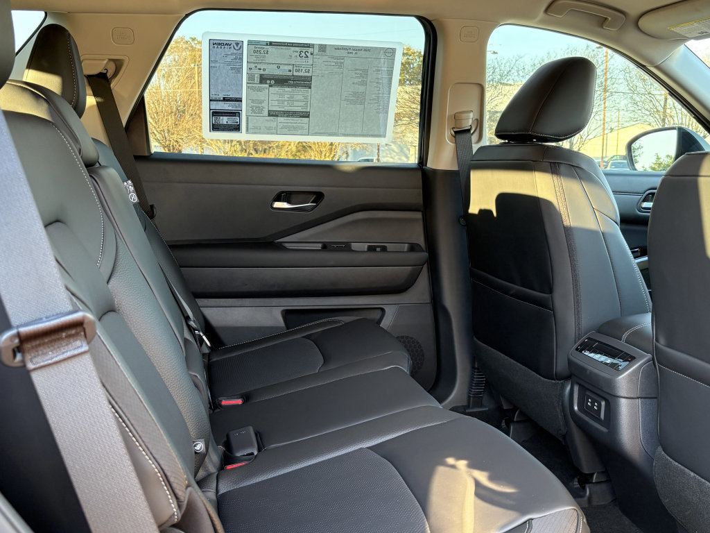 New 2026 Nissan Pathfinder SL FWD image 7
