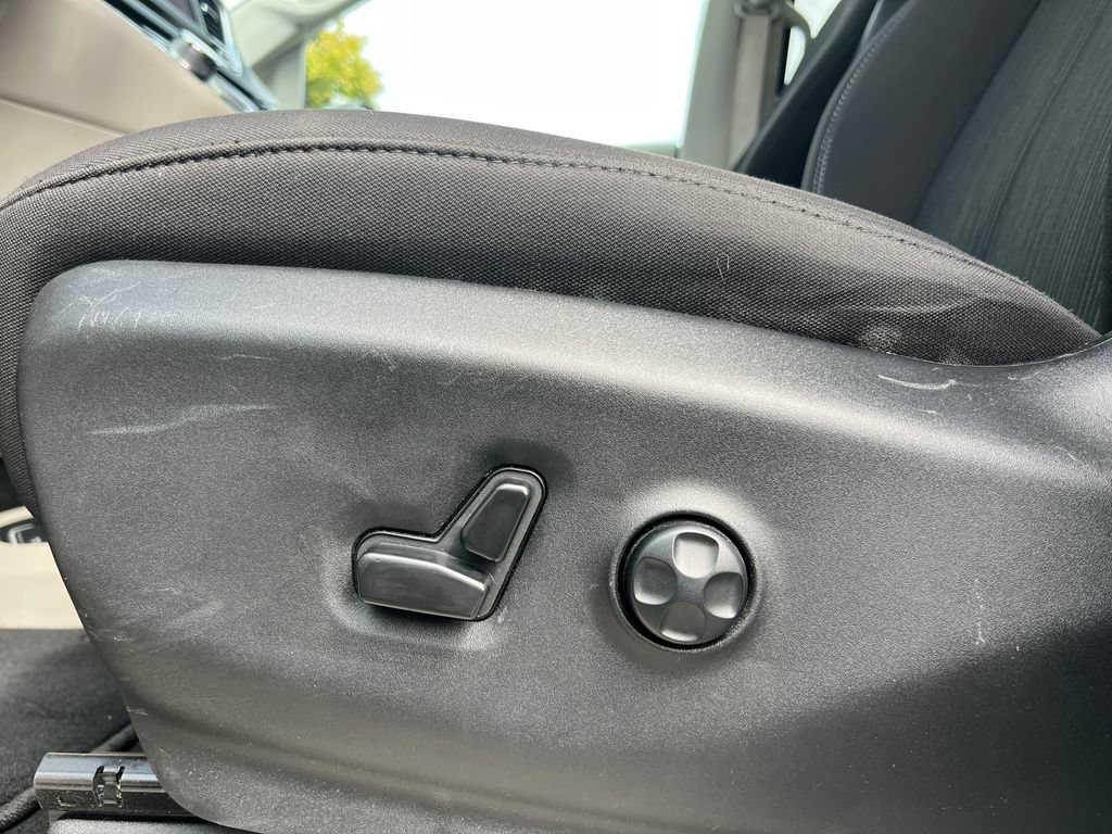 Used 2023 Chrysler Voyager LX FWD image 17