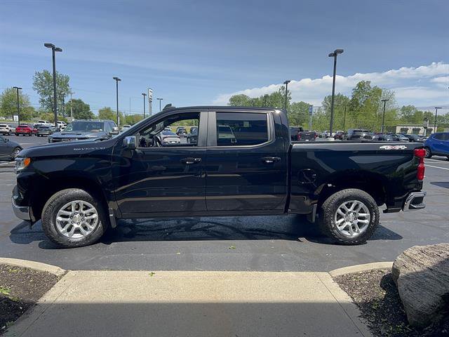 Used 2024 Chevrolet Silverado 1500 LT AWD/4WD image 5