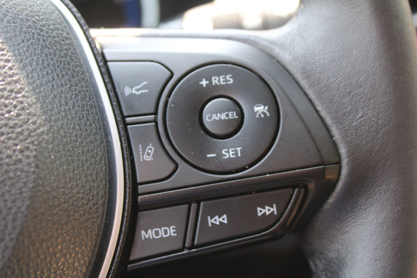 Used 2022 Toyota RAV4 Limited AWD/4WD image 32