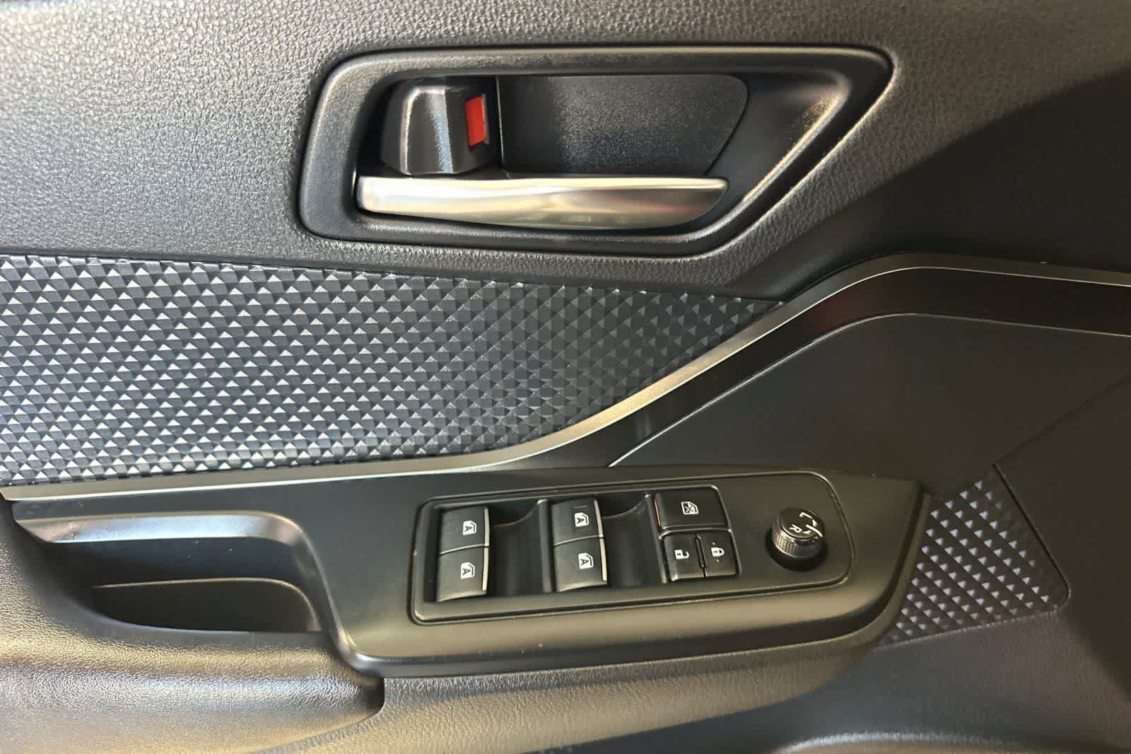 Used 2018 Toyota C-HR XLE FWD image 13