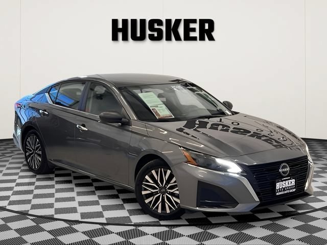 Used 2025 Nissan Altima 2.5 SV FWD image 1