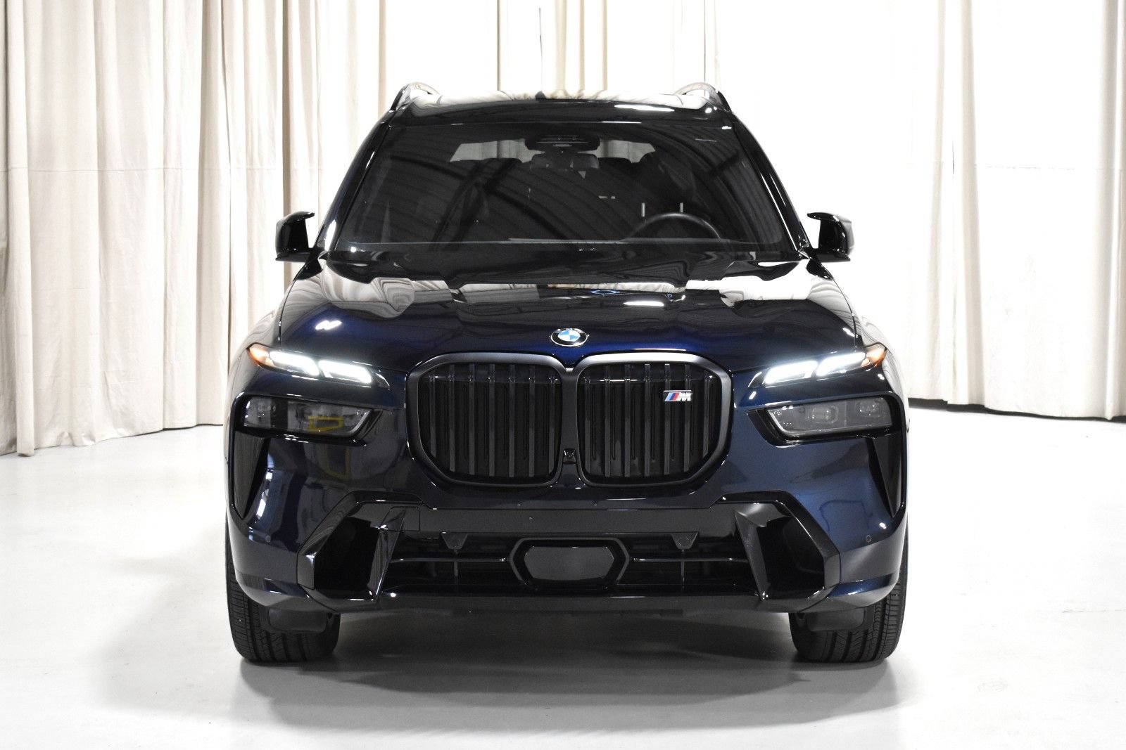 Used 2026 BMW X7 M60i AWD/4WD image 2