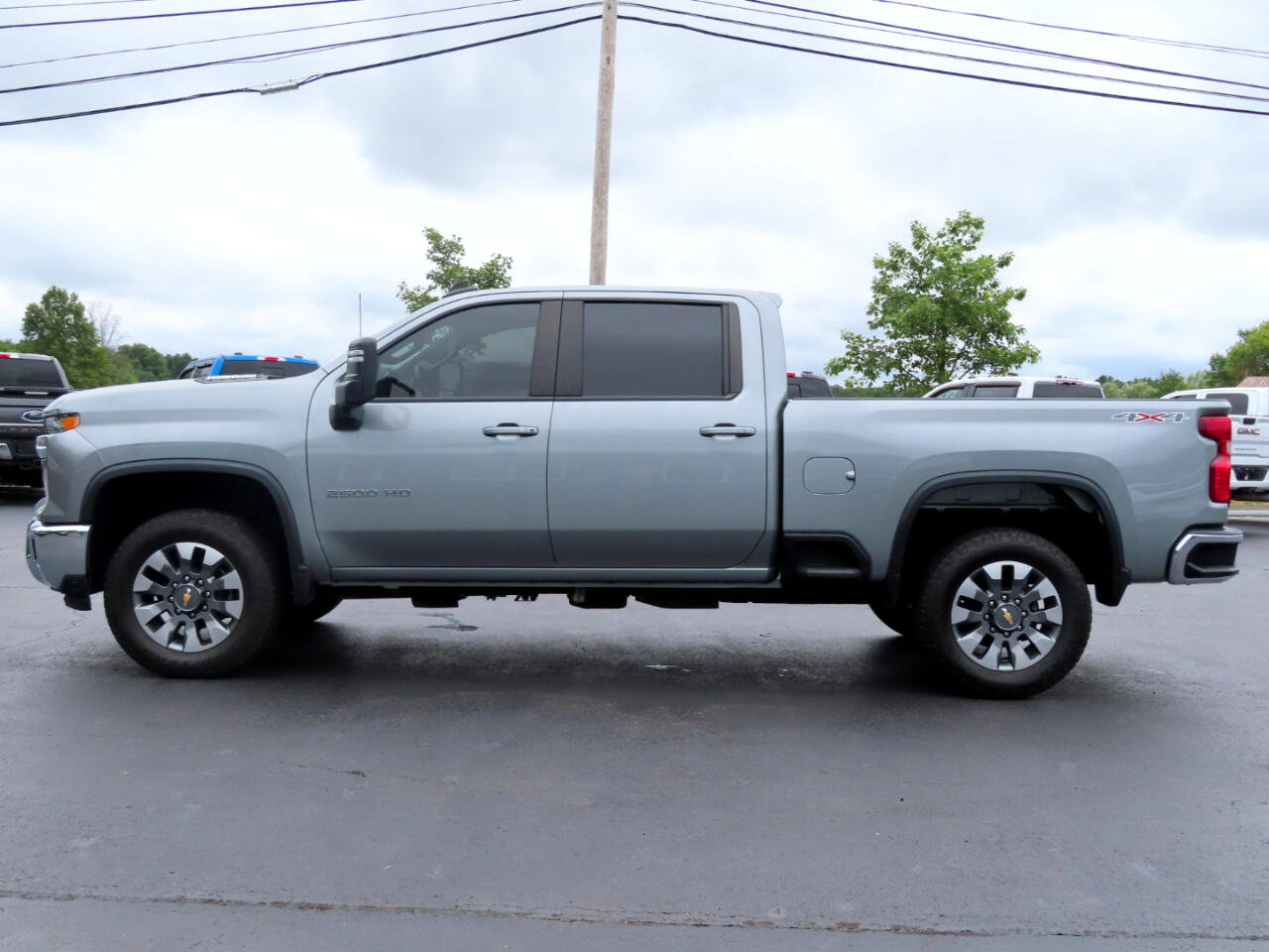 Used 2024 Chevrolet Silverado 2500 LT image 3