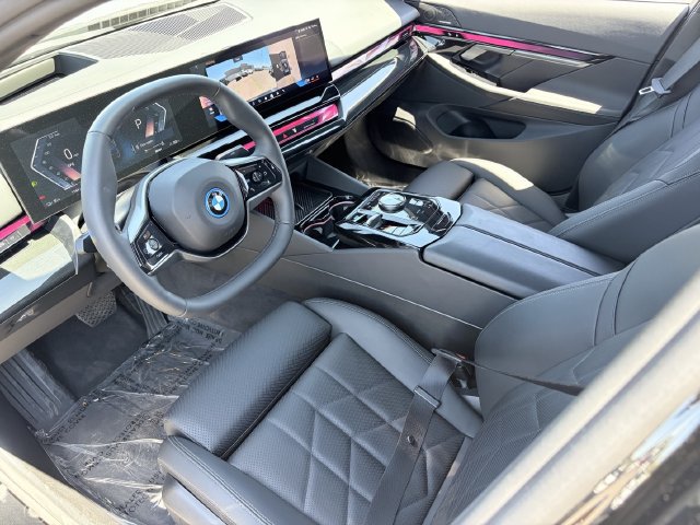 Certified 2026 BMW i5 eDrive40 w/ Premium Package RWD image 20