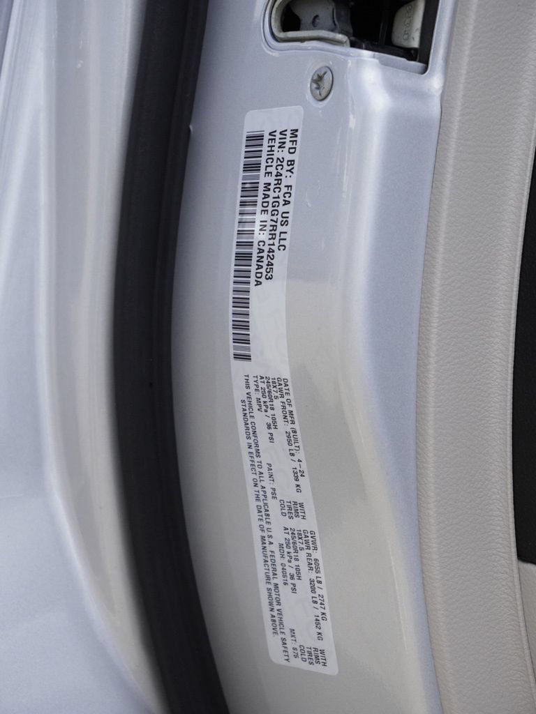 Used 2024 Chrysler Pacifica Limited FWD image 32