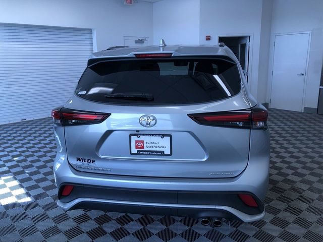 Certified 2025 Toyota Highlander XSE image 13