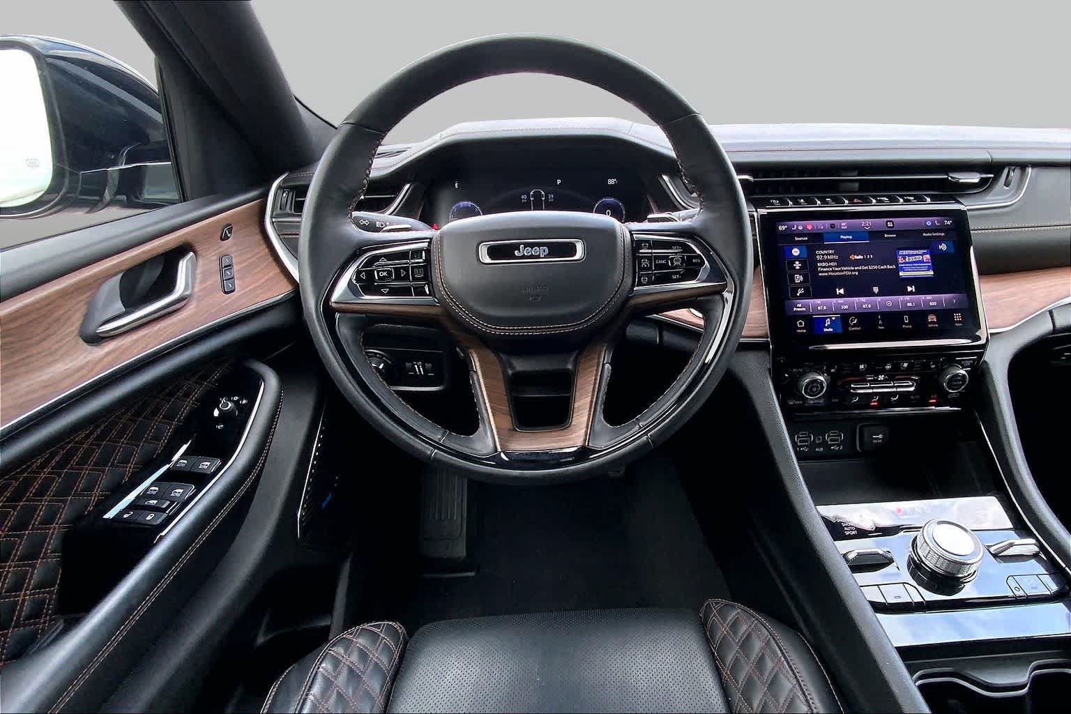 Used 2022 Jeep Grand Cherokee Summit w/ Adv Protech Group IV AWD/4WD image 6
