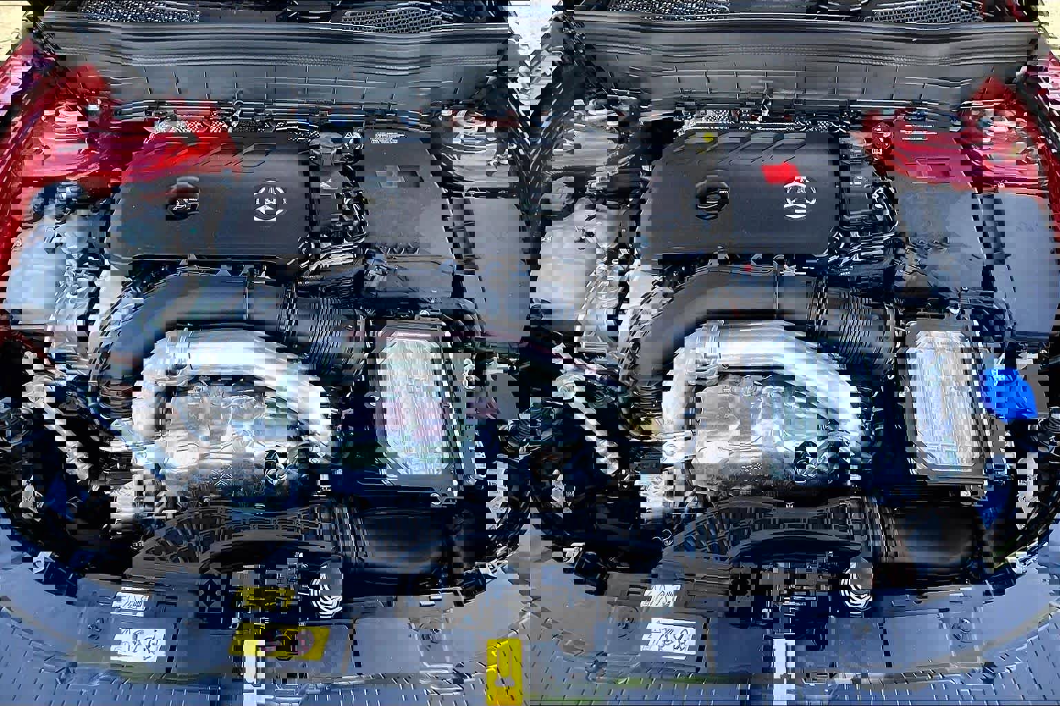 Used 2025 Mercedes-Benz GLB 250 image 32