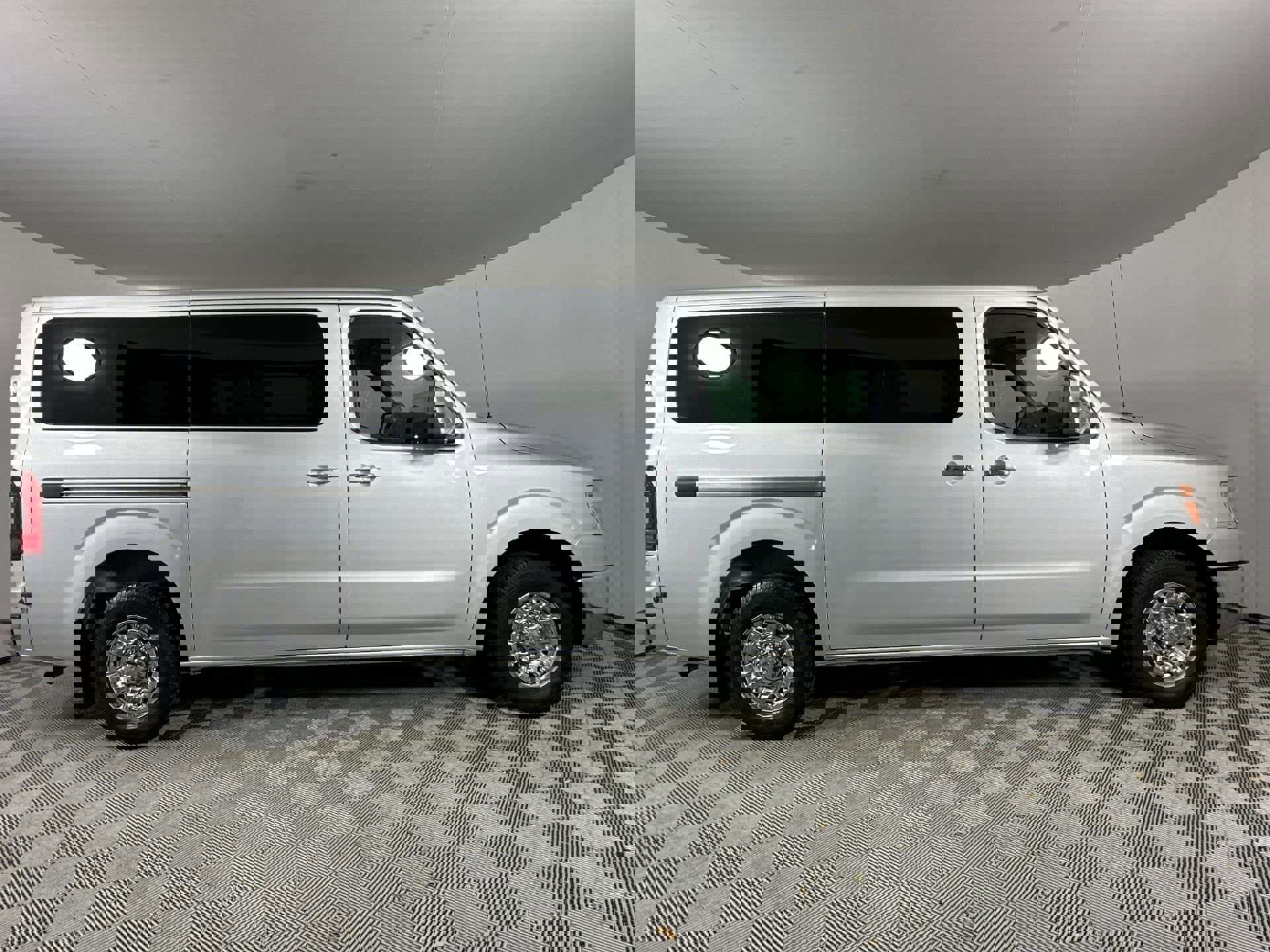 Used 2018 Nissan NV 3500 SV w/ Navigation Package image 13