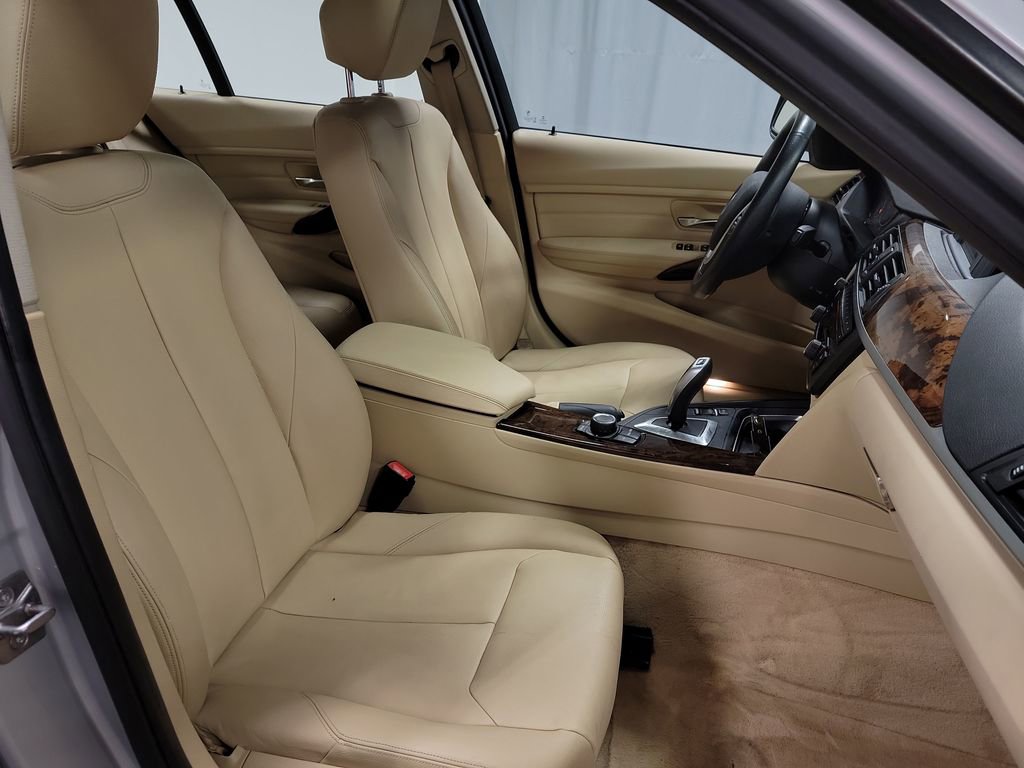 Used 2015 BMW 328i xDrive Sedan w/ Premium Package image 28