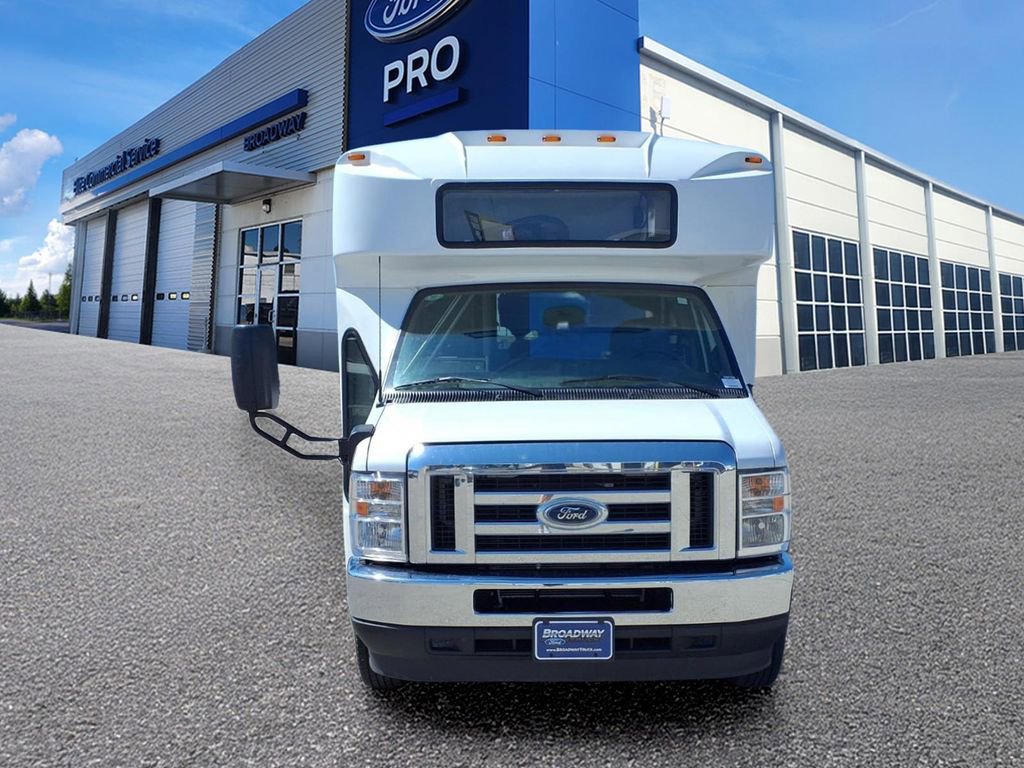 Used 2025 Ford E-450 and Econoline 450 Super Duty w/ Shuttle Bus Prep Package RWD image 32