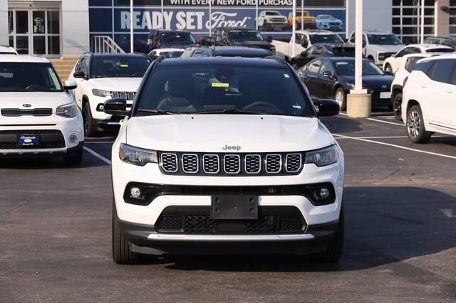 Used 2025 Jeep Compass Limited AWD/4WD image 4