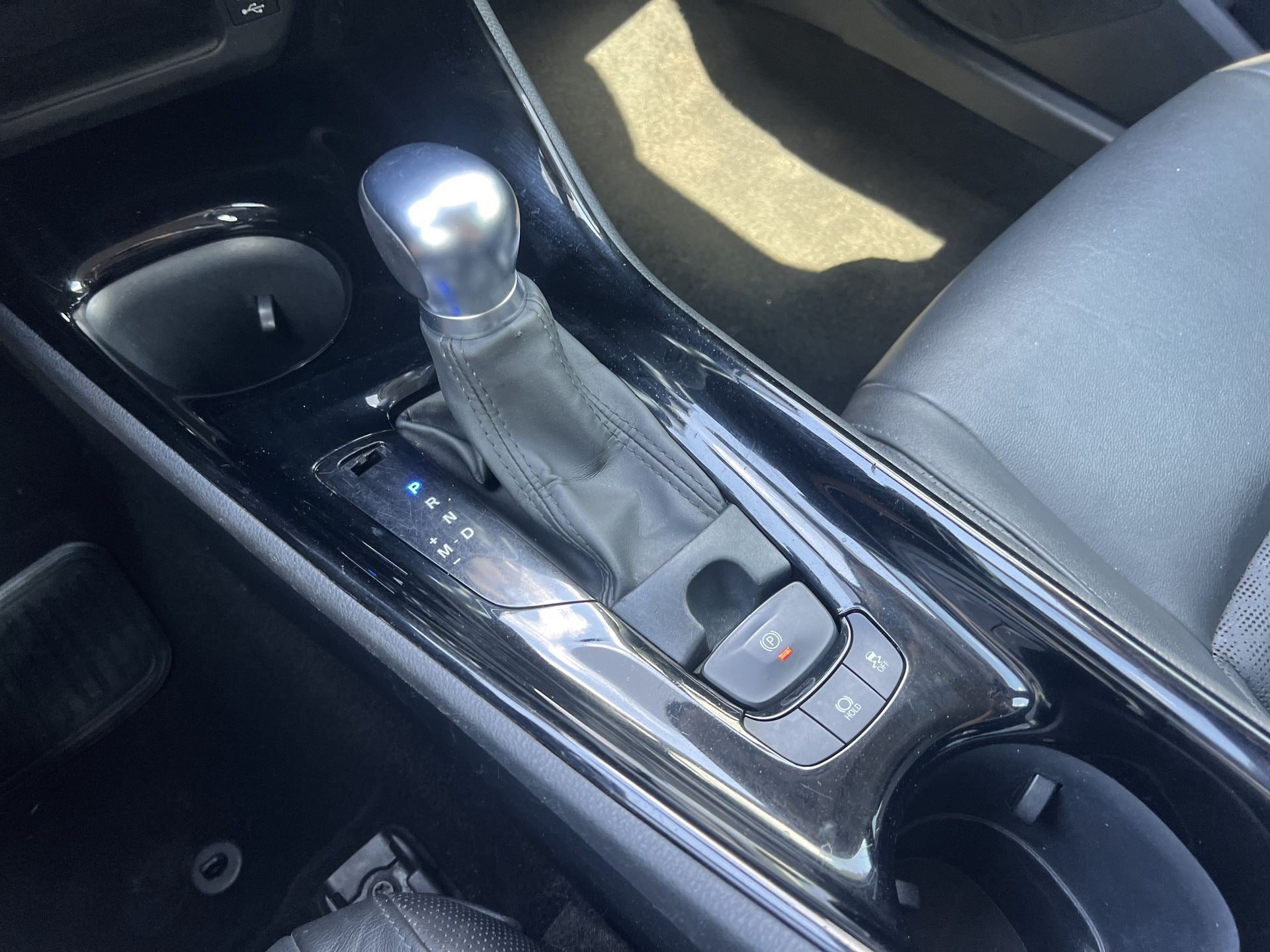 Used 2022 Toyota C-HR Limited FWD image 8