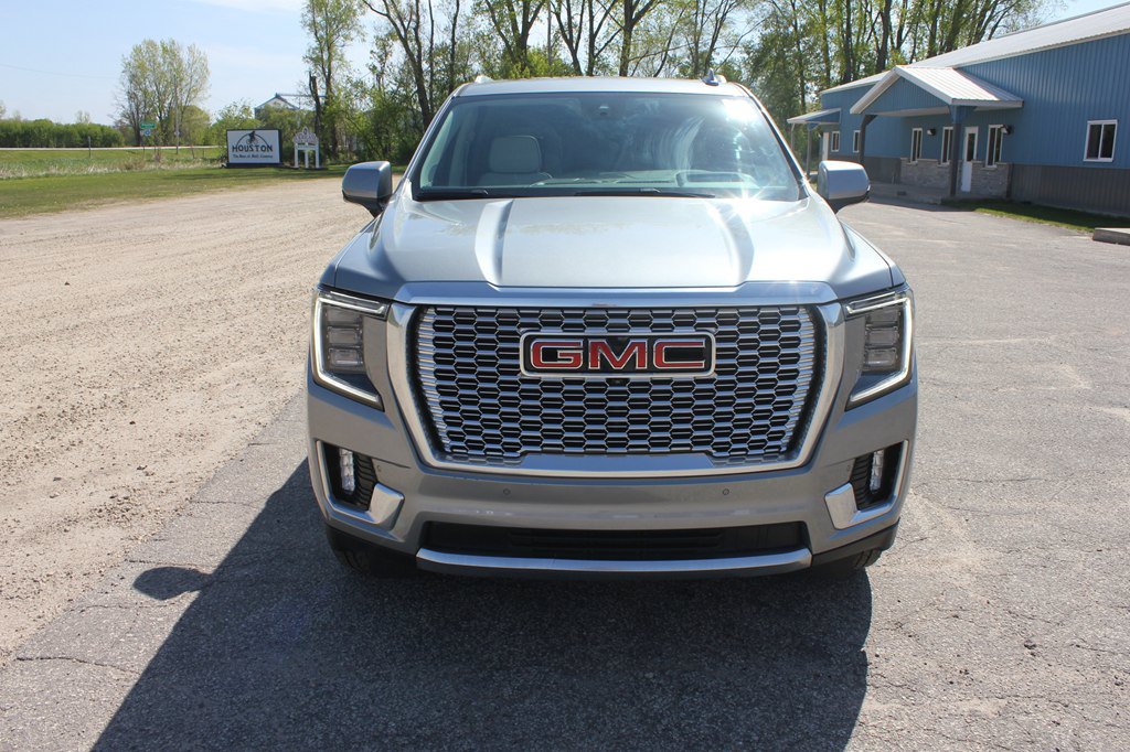 Used 2023 GMC Yukon Denali w/ Advanced Technology Package AWD/4WD image 2