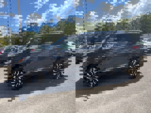 Used 2024 Lincoln Navigator Black Label image 2