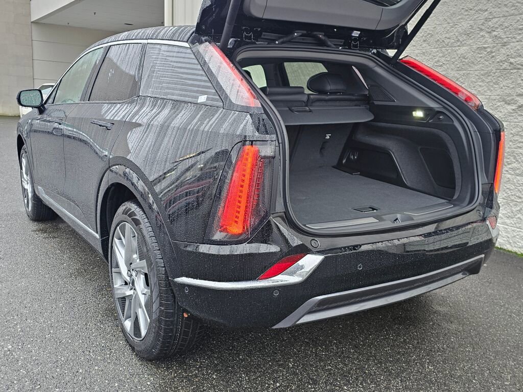 New 2026 Cadillac Optiq Luxury 2 image 8