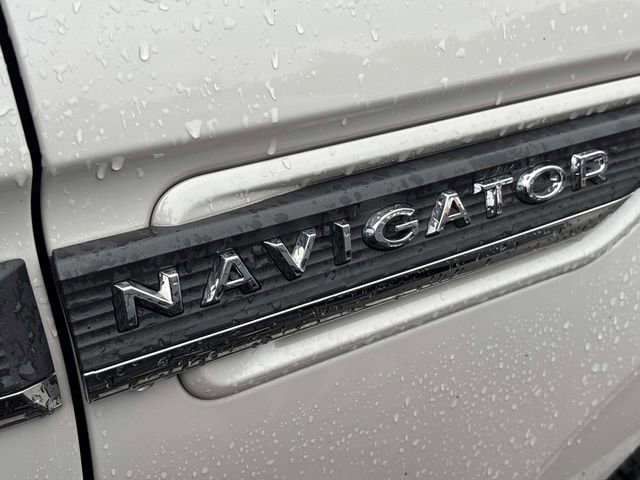 Used 2024 Lincoln Navigator Reserve AWD/4WD image 8