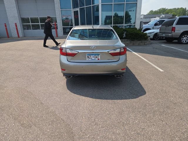 Used 2016 Lexus ES 350 w/ Luxury Package w/Wood Trim FWD image 13