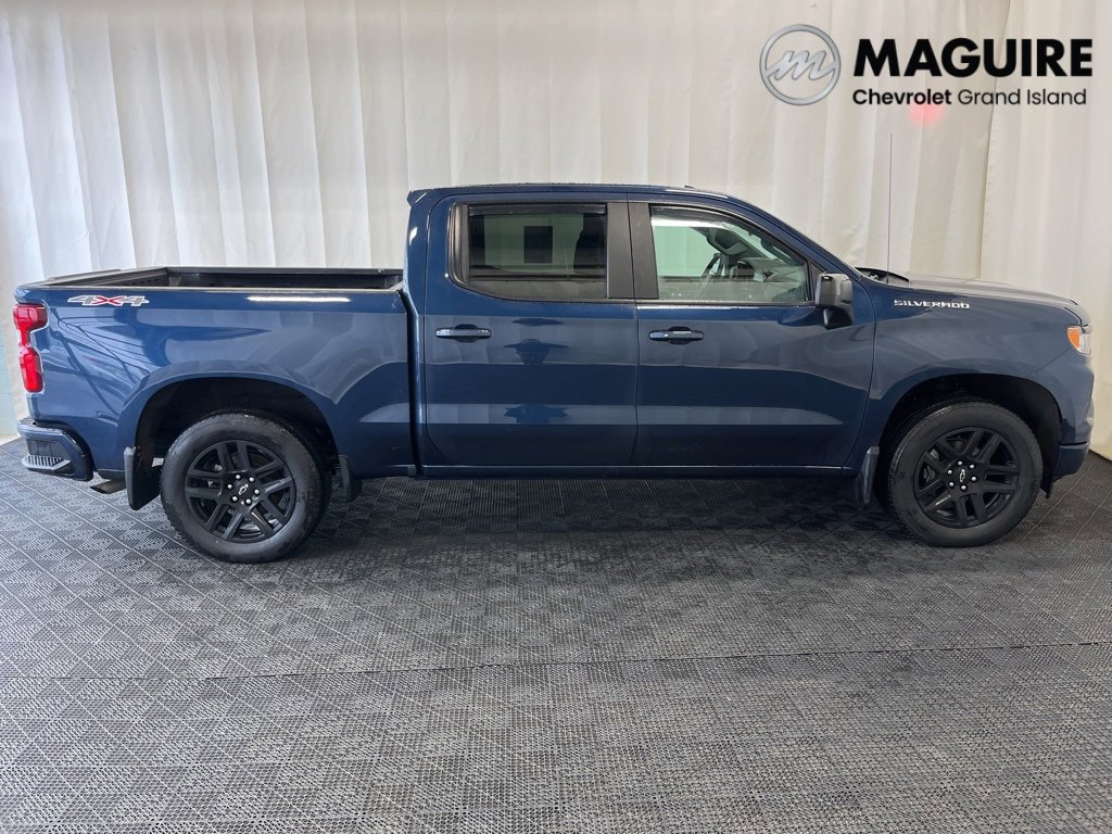 Used 2023 Chevrolet Silverado 1500 RST image 2