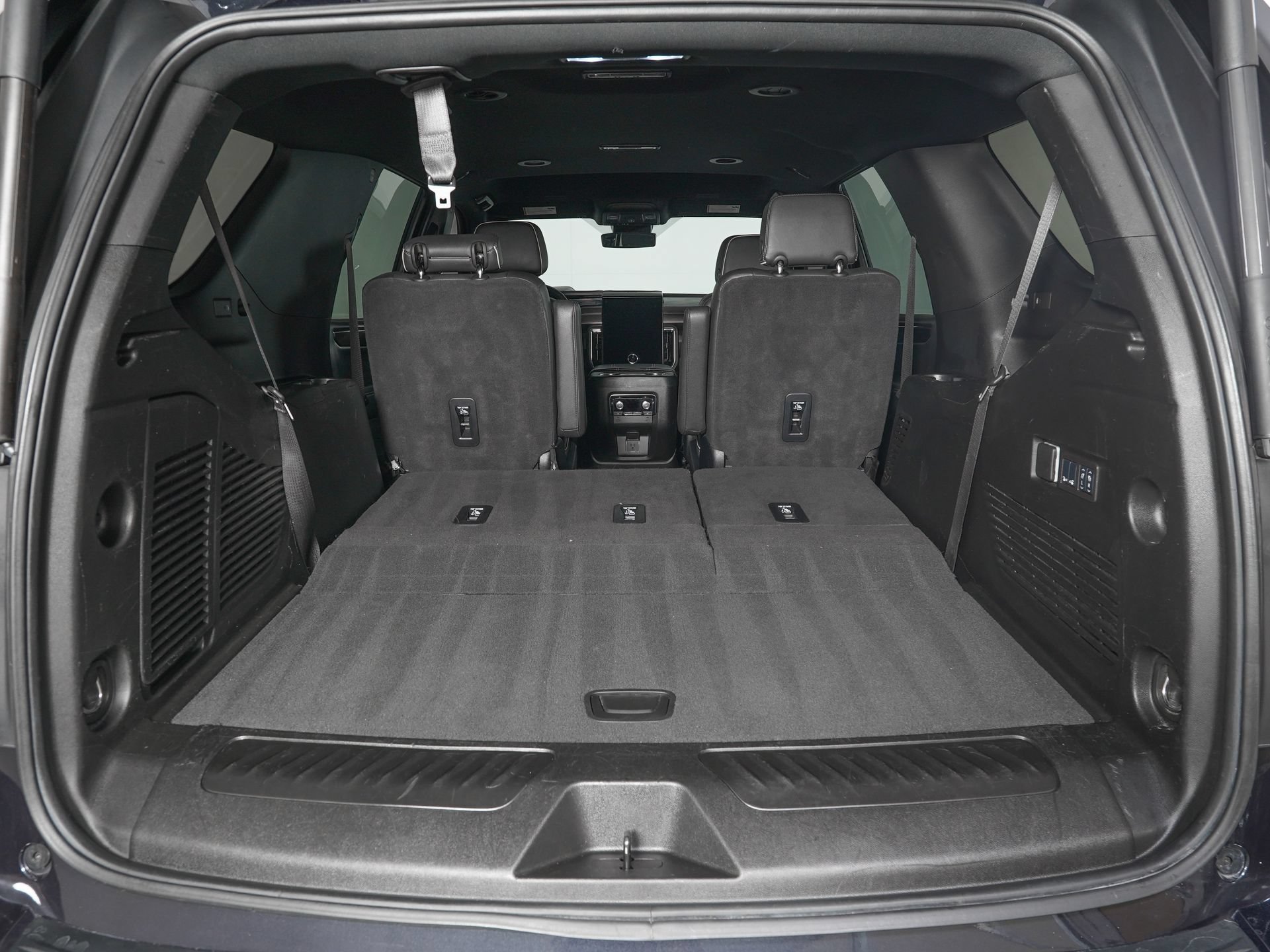 Used 2025 GMC Yukon Elevation AWD/4WD image 13