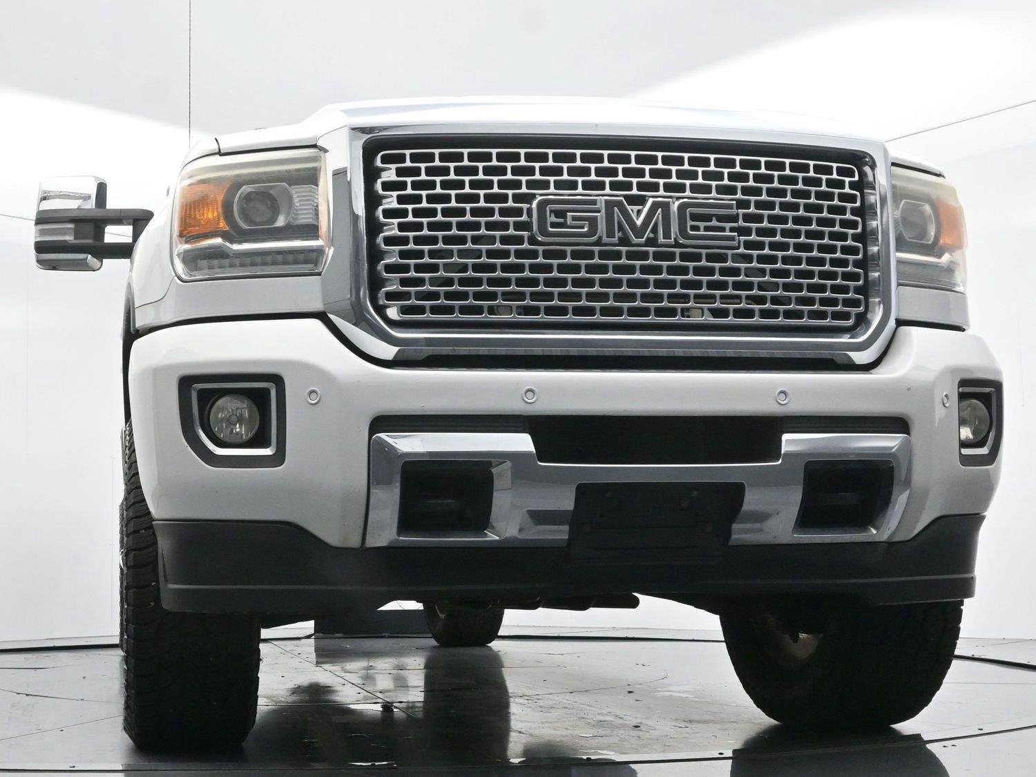 Used 2015 GMC Sierra 2500 Denali w/ Duramax Plus Package AWD/4WD image 44