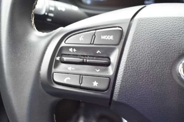 Used 2025 Hyundai Venue Limited FWD image 16