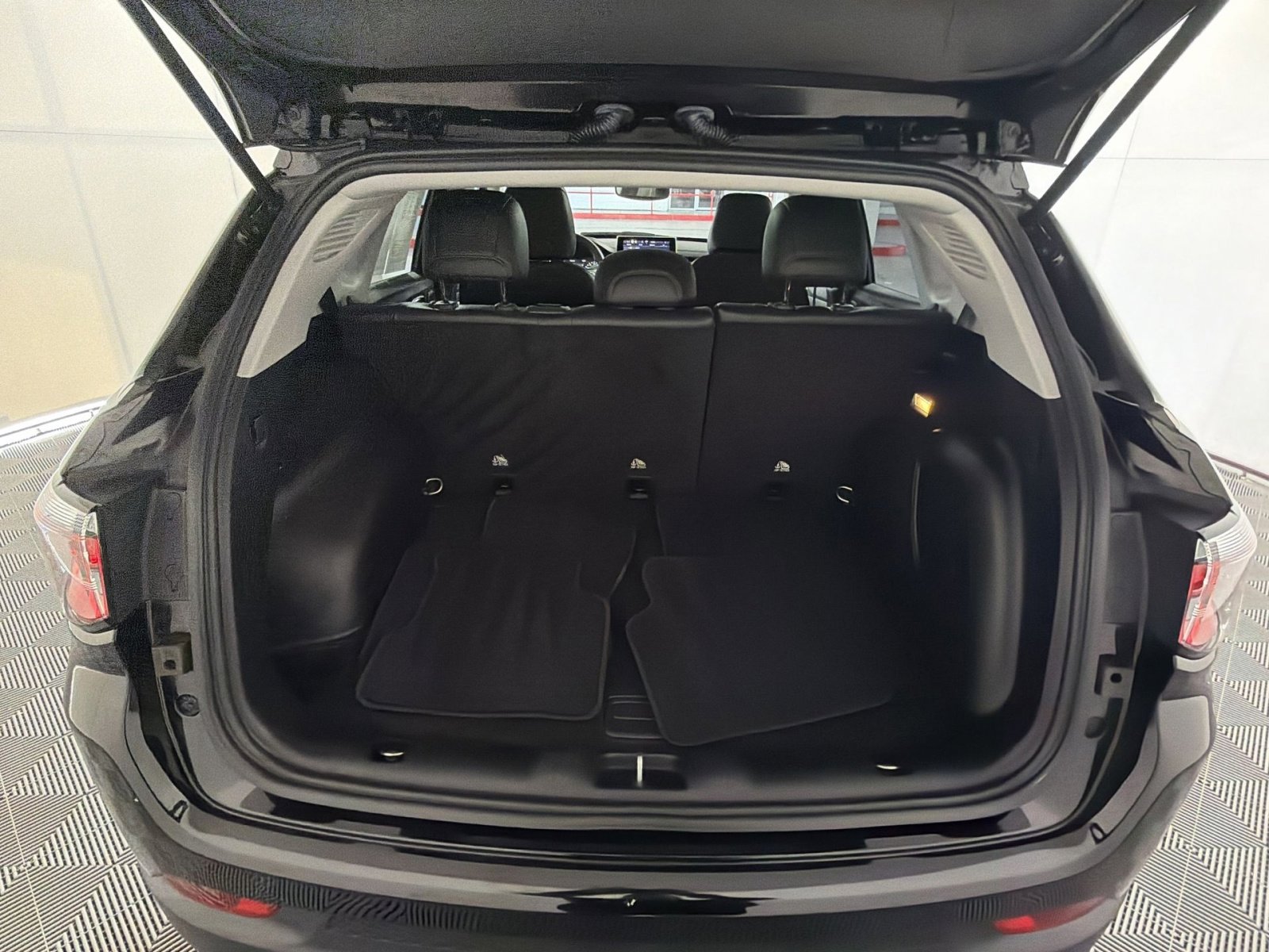 Used 2022 Jeep Compass Limited w/ Sun and Sound Group image 25