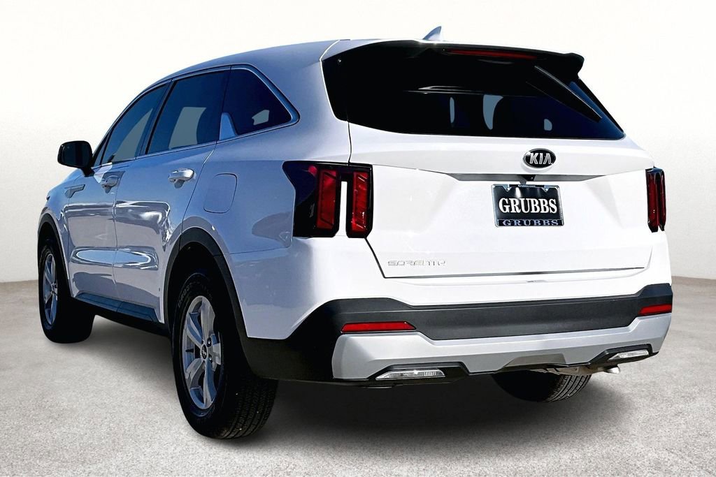 Used 2025 Kia Sorento LX image 2