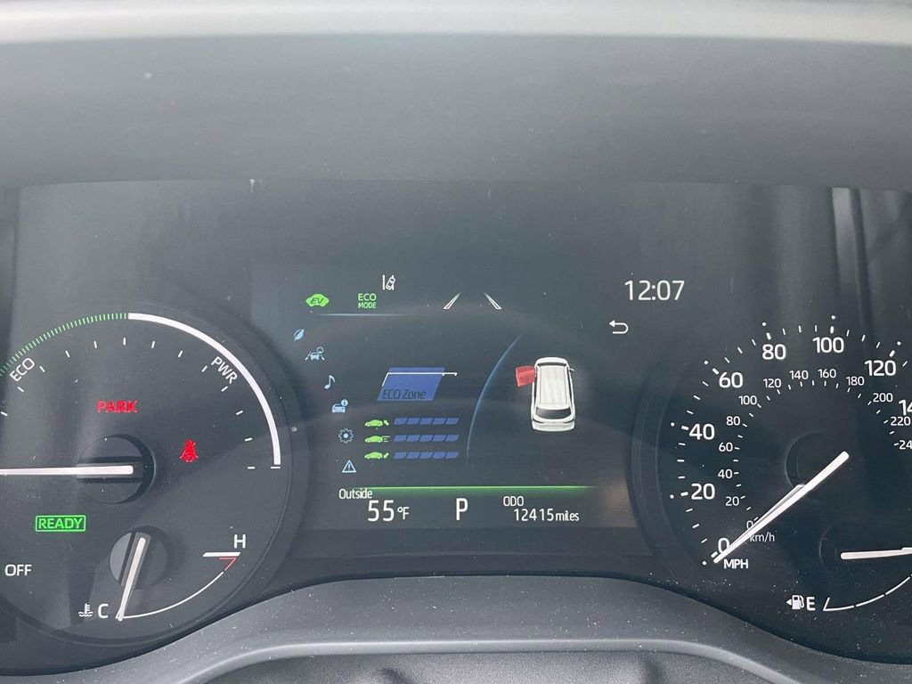 Used 2025 Toyota Sienna XLE image 32