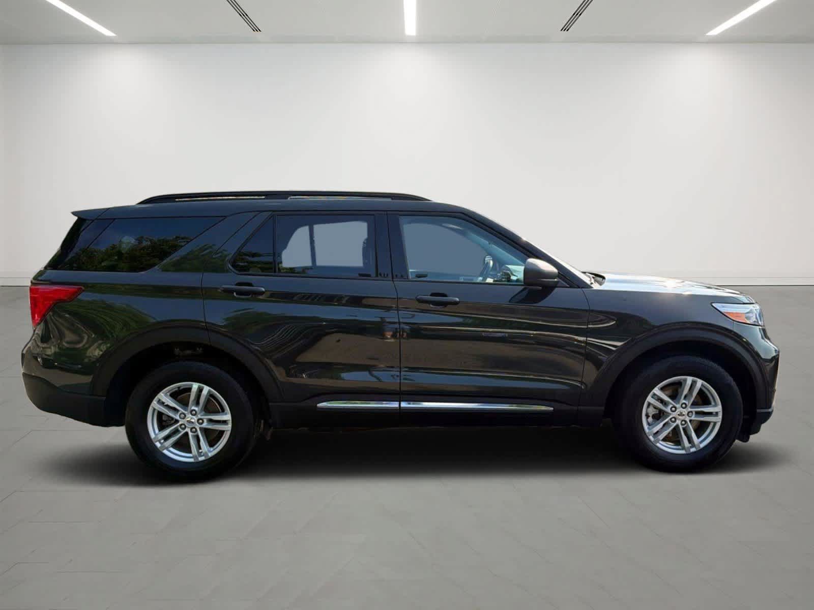Used 2024 Ford Explorer XLT w/ Equipment Group 202A AWD/4WD image 5