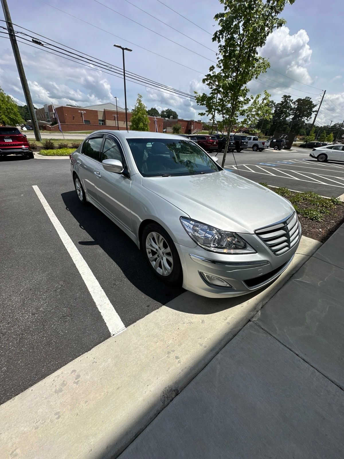 Used 2012 Hyundai Genesis 3.8 RWD image 3