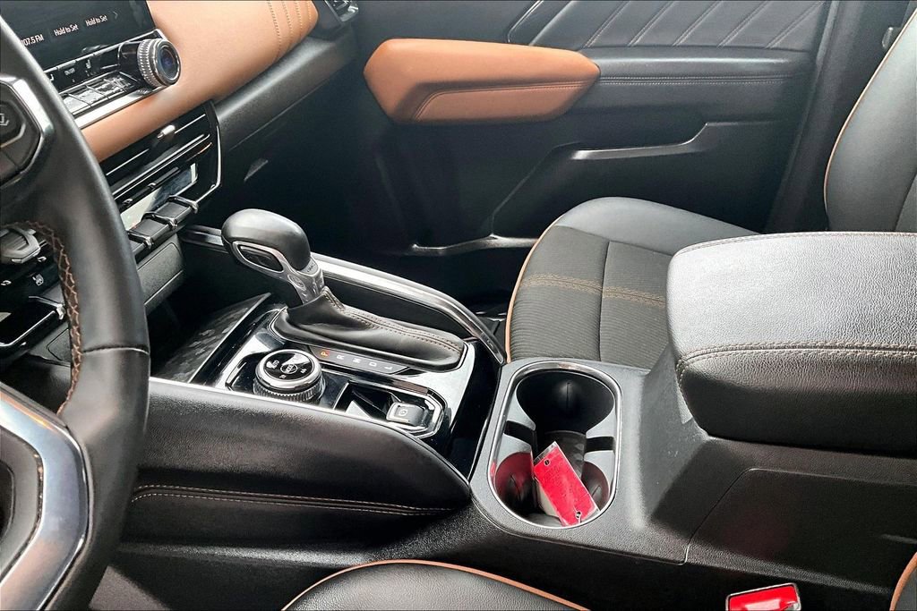 Used 2024 GMC Canyon AT4 image 17