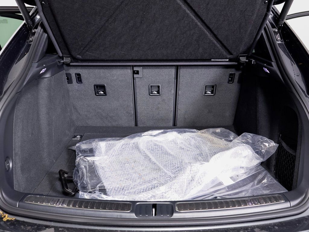 Certified 2025 Porsche Macan image 14