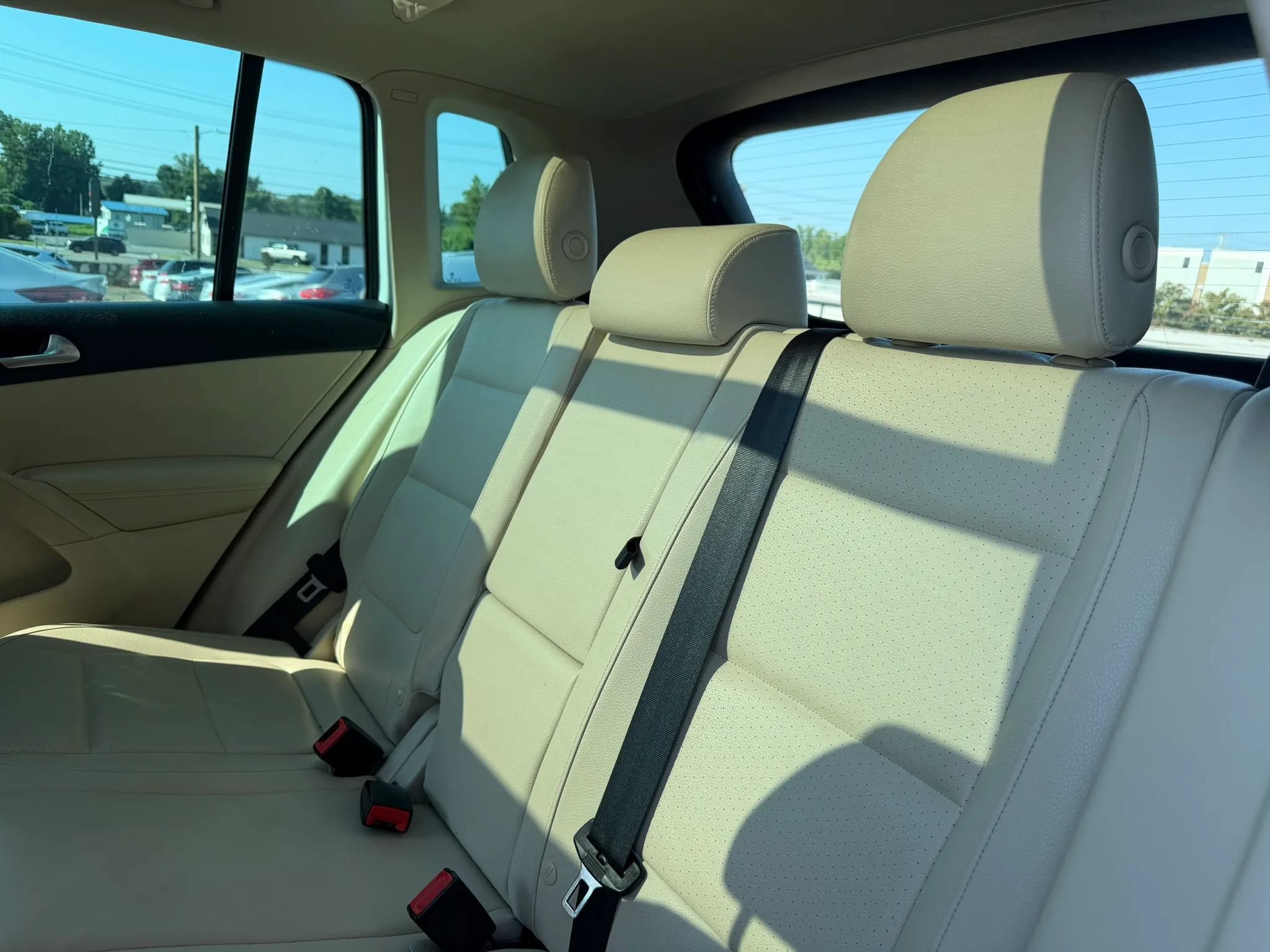 Used 2015 Volkswagen Tiguan SE FWD image 11