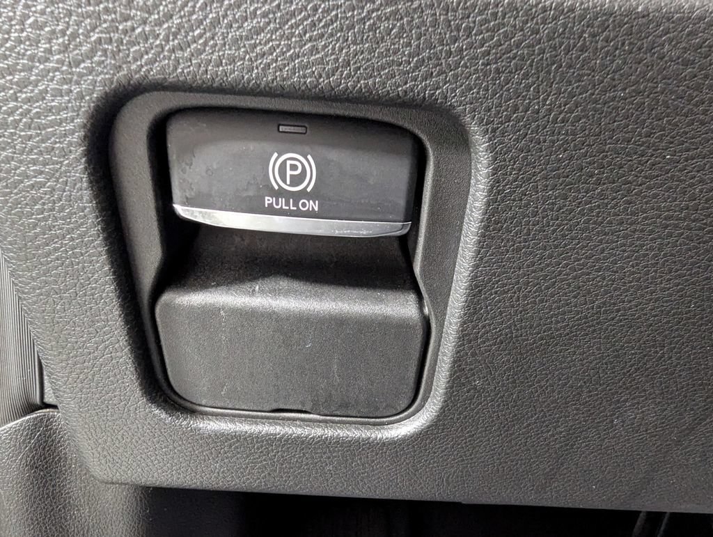 Used 2024 Jeep Wagoneer L Series II RWD image 16