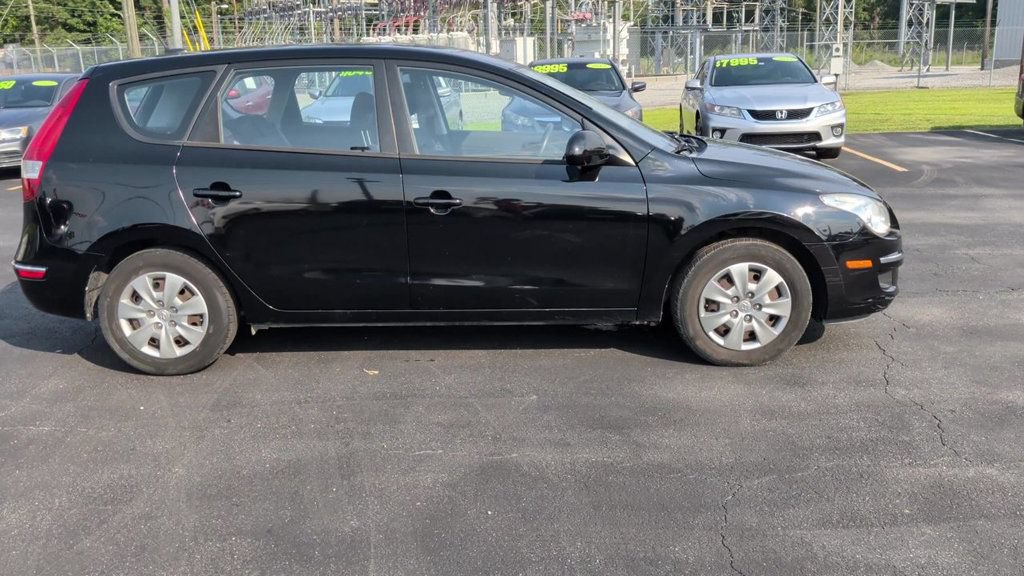 Used 2010 Hyundai Elantra GLS FWD image 9