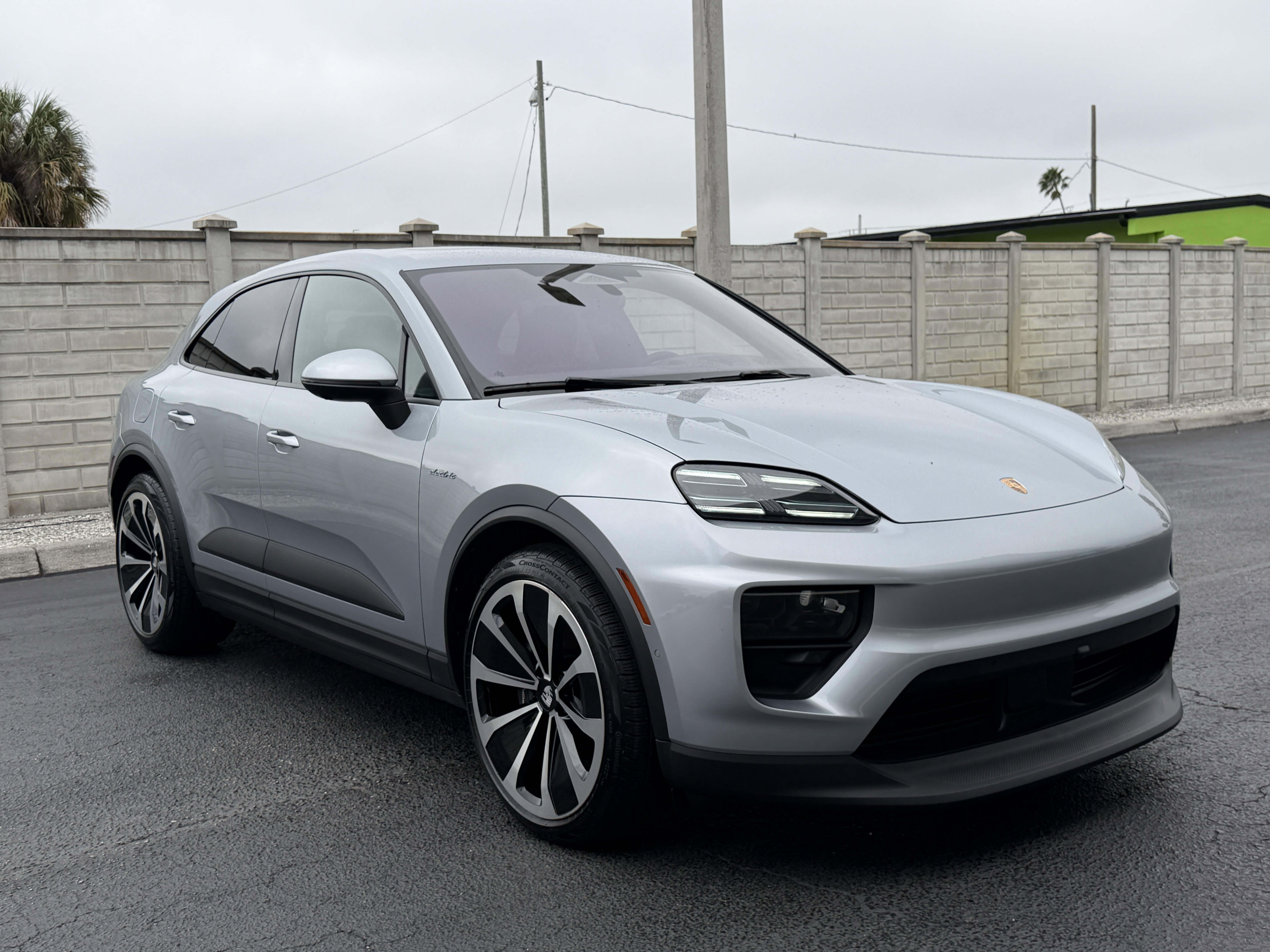 Used 2024 Porsche Macan 4 Electric image 8