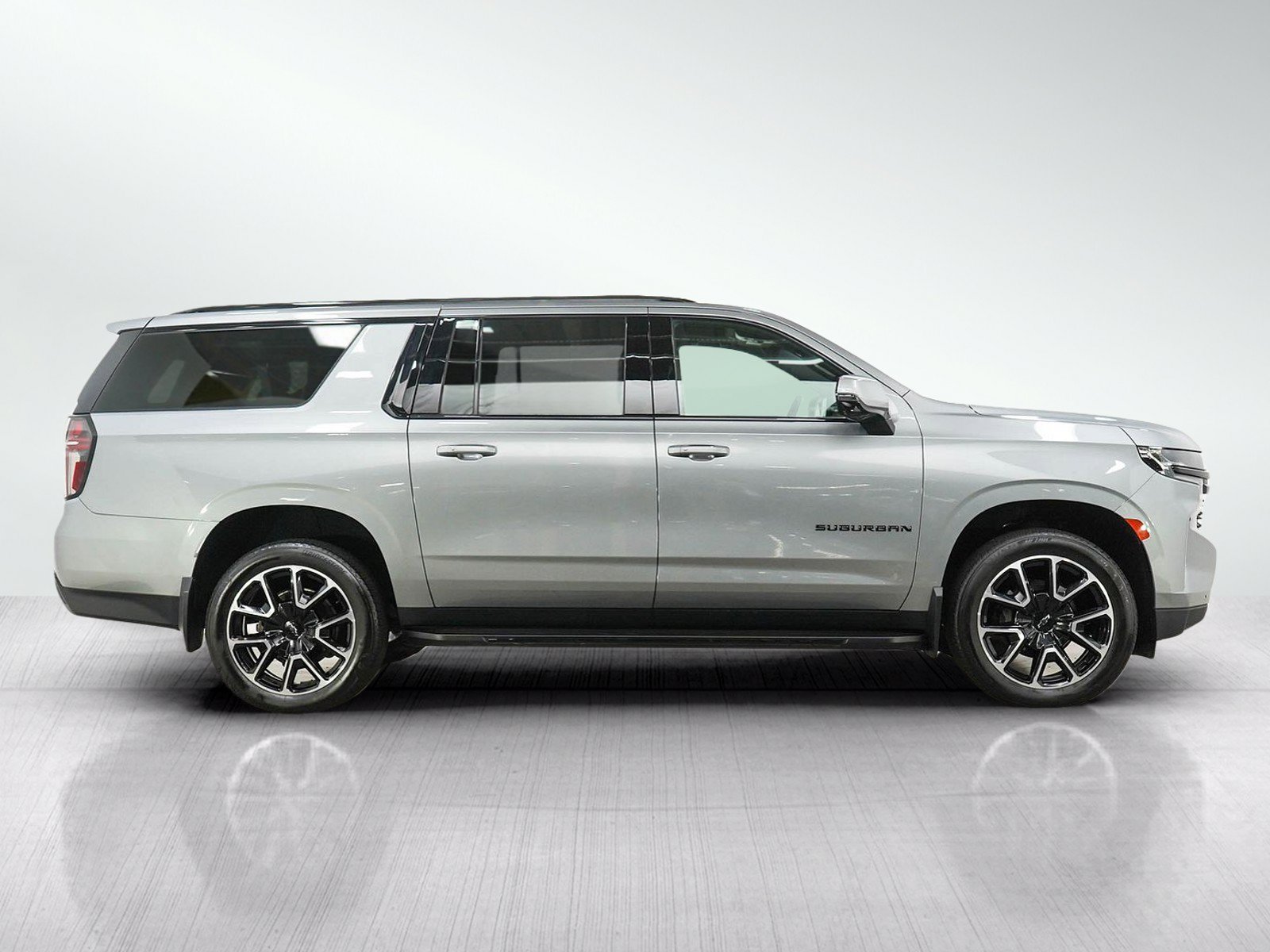 Used 2023 Chevrolet Suburban RST w/ Luxury Package AWD/4WD image 6