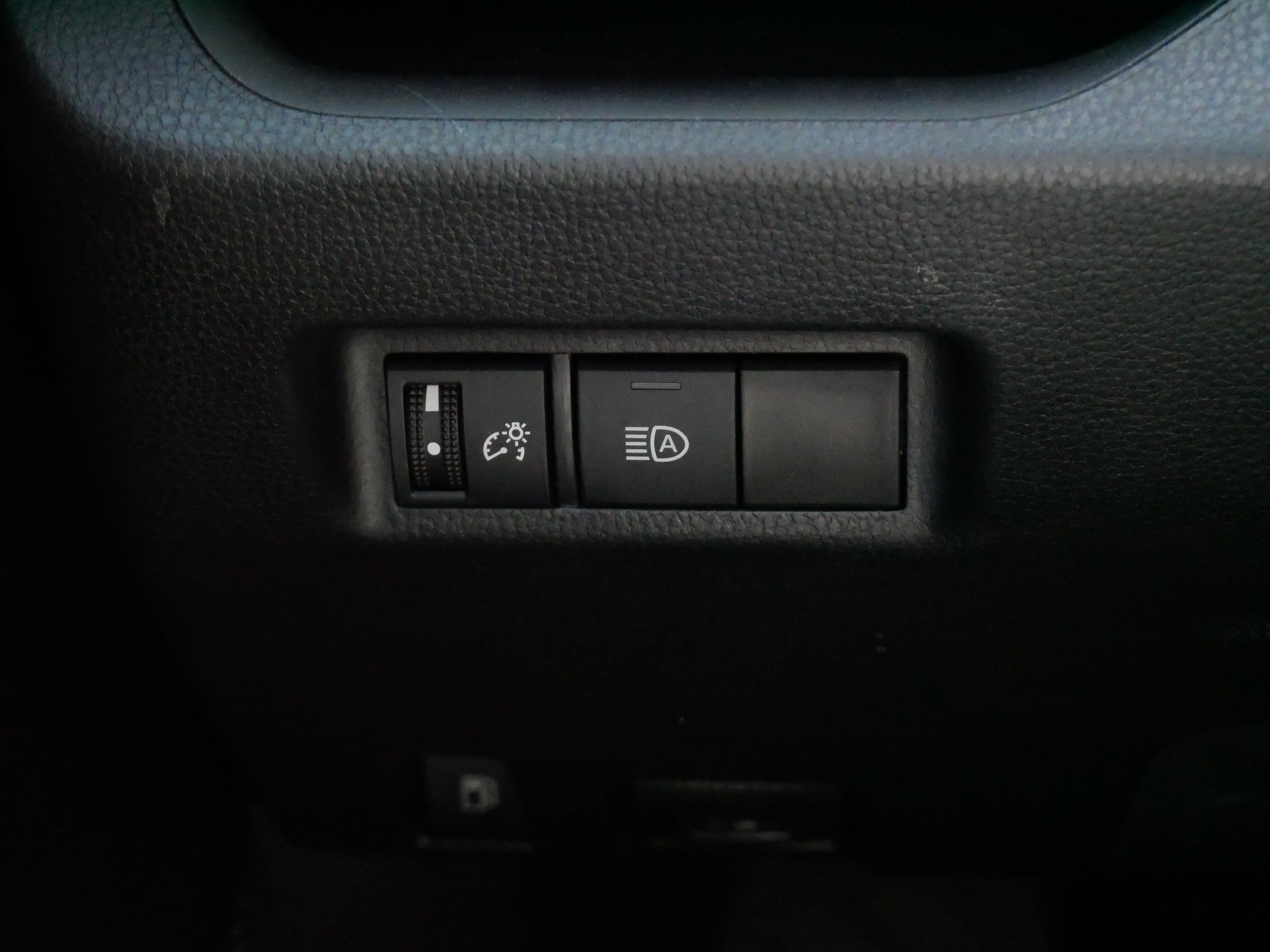 Certified 2021 Toyota RAV4 LE w/ Carpet Mat Package (TMS) AWD/4WD image 27