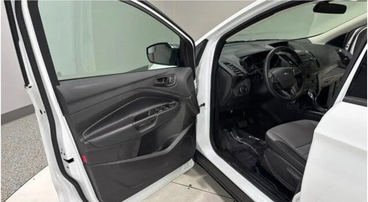 Used 2018 Ford Escape S FWD image 9