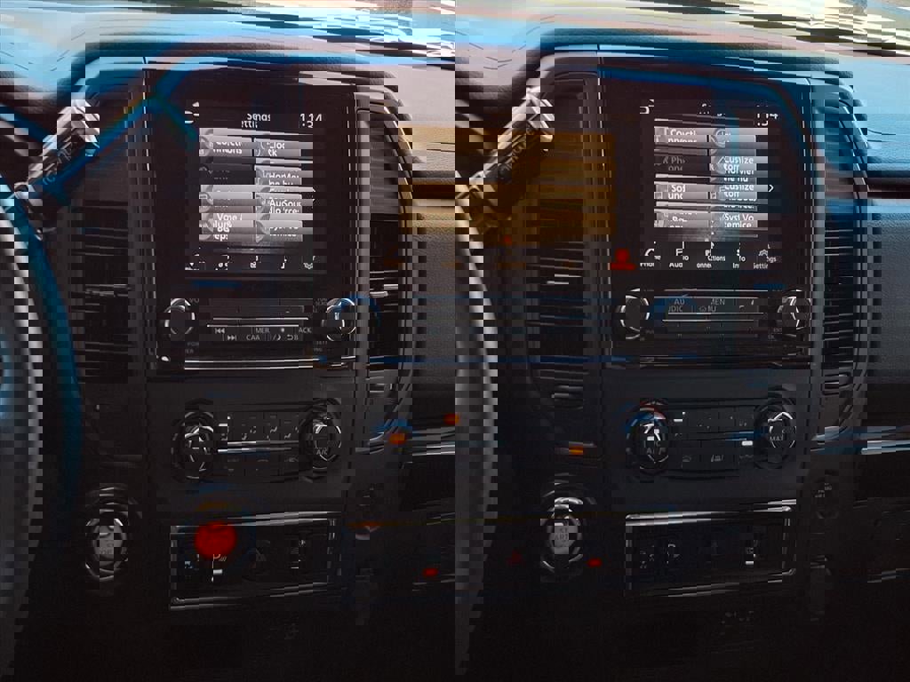 Used 2023 Nissan Titan SV image 16