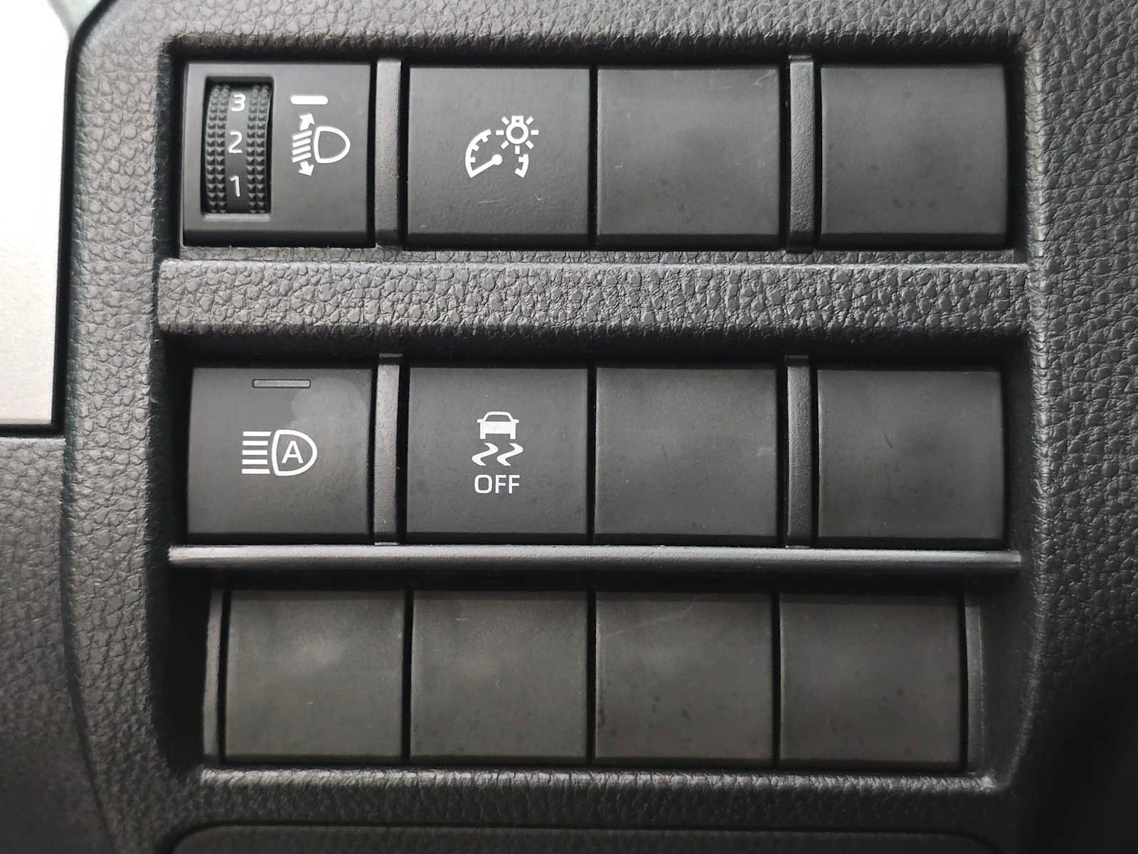 Certified 2025 Toyota Tacoma SR5 AWD/4WD image 18